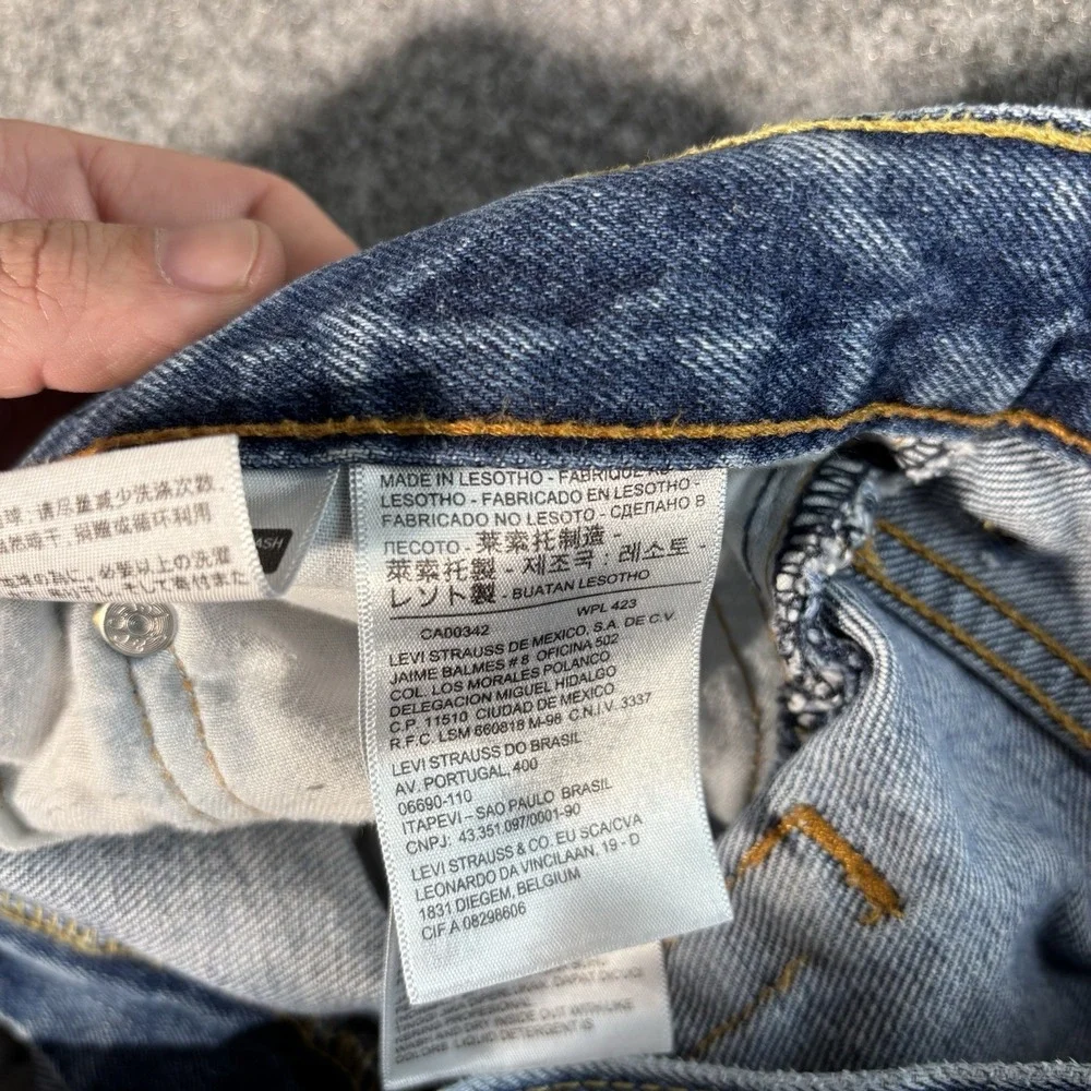 Levis tag size